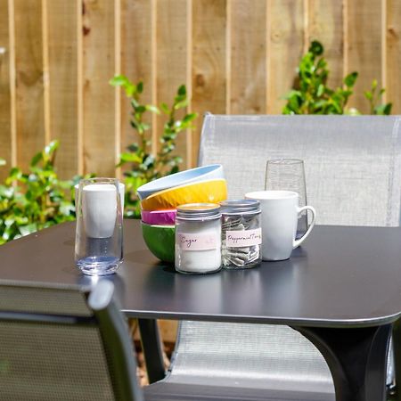 Conveniently Located 2Br Townhouse In West Akl Lejlighed Auckland Eksteriør billede