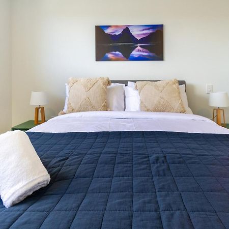 Conveniently Located 2Br Townhouse In West Akl Lejlighed Auckland Eksteriør billede