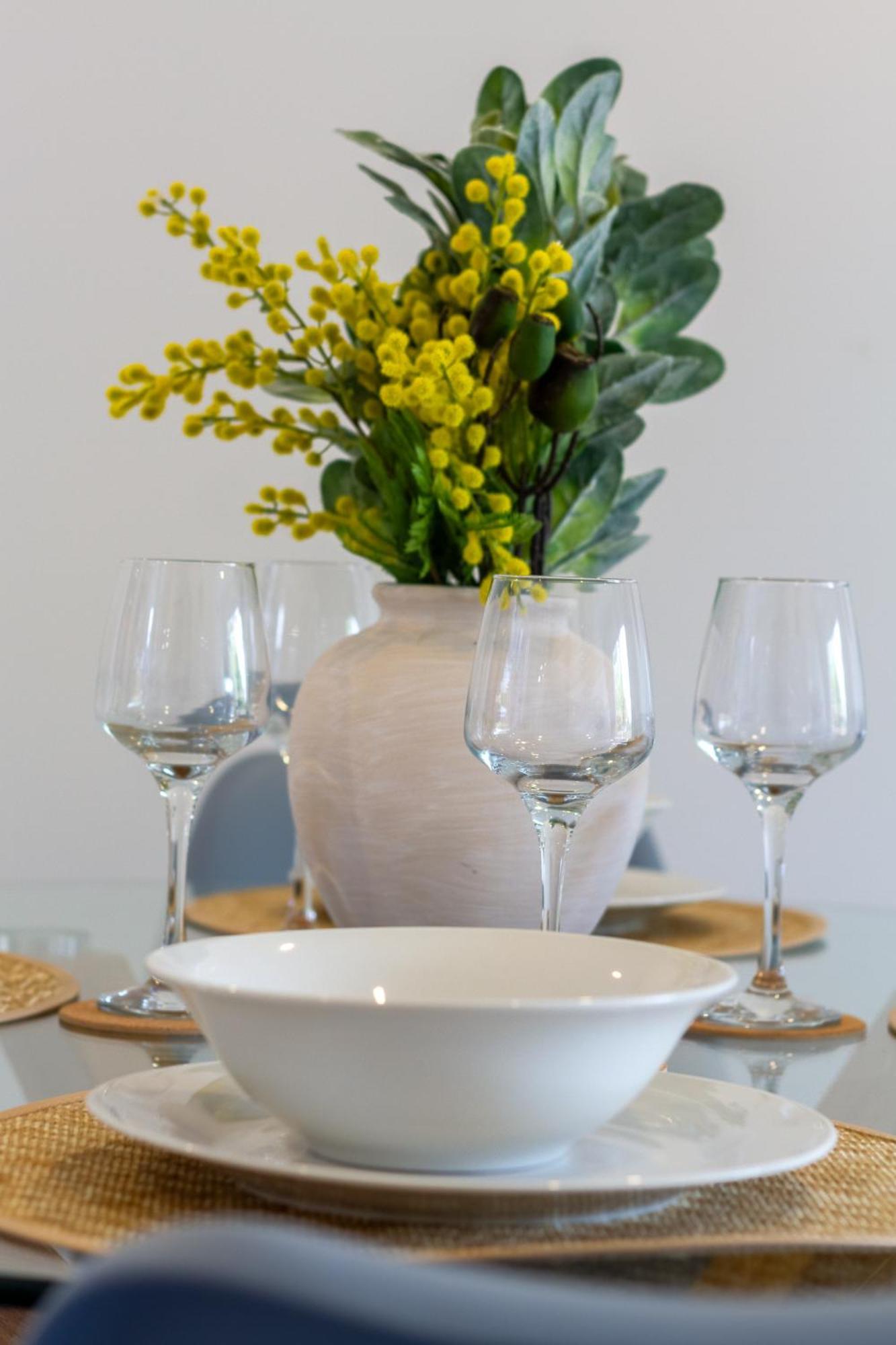 Conveniently Located 2Br Townhouse In West Akl Lejlighed Auckland Eksteriør billede