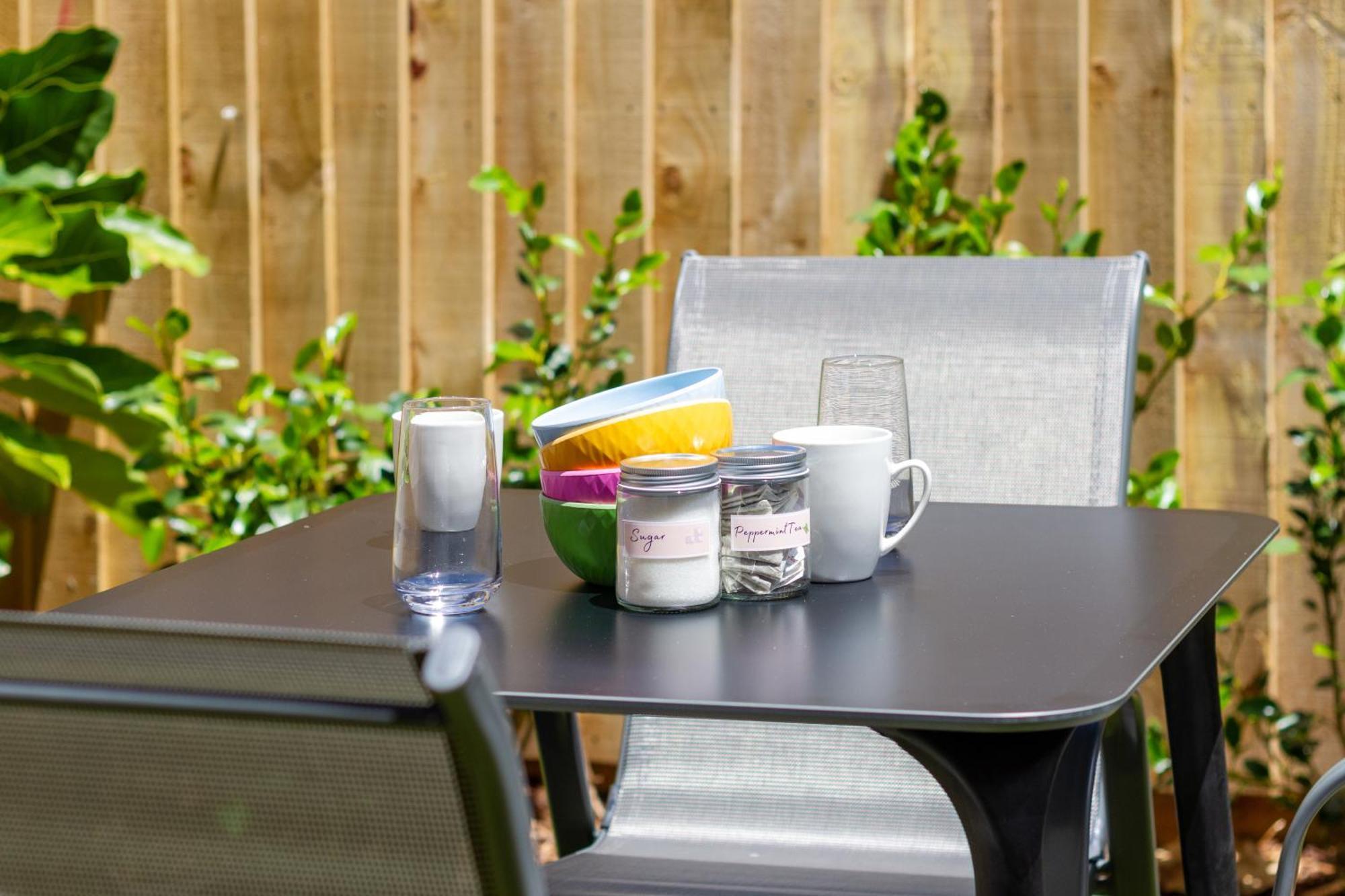Conveniently Located 2Br Townhouse In West Akl Lejlighed Auckland Eksteriør billede