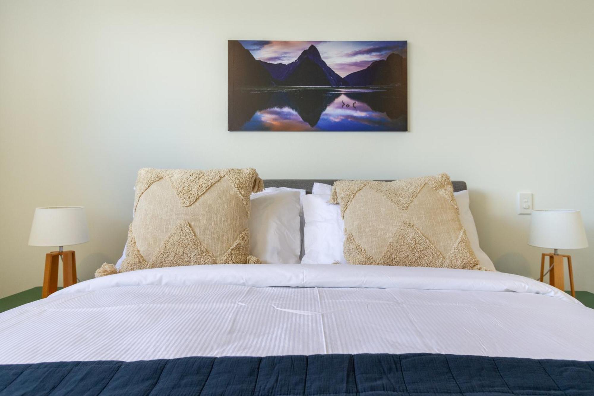 Conveniently Located 2Br Townhouse In West Akl Lejlighed Auckland Eksteriør billede
