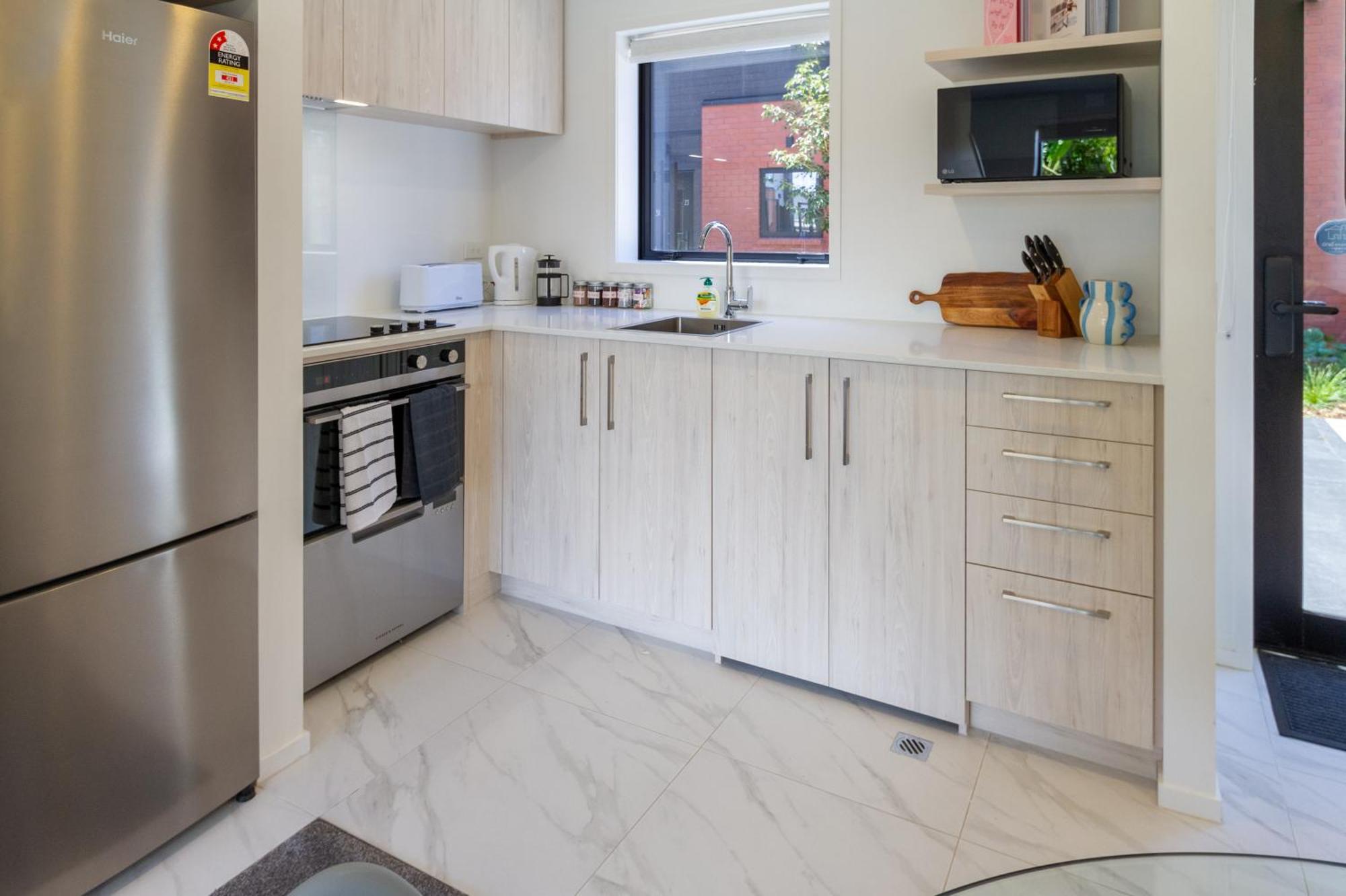 Conveniently Located 2Br Townhouse In West Akl Lejlighed Auckland Eksteriør billede