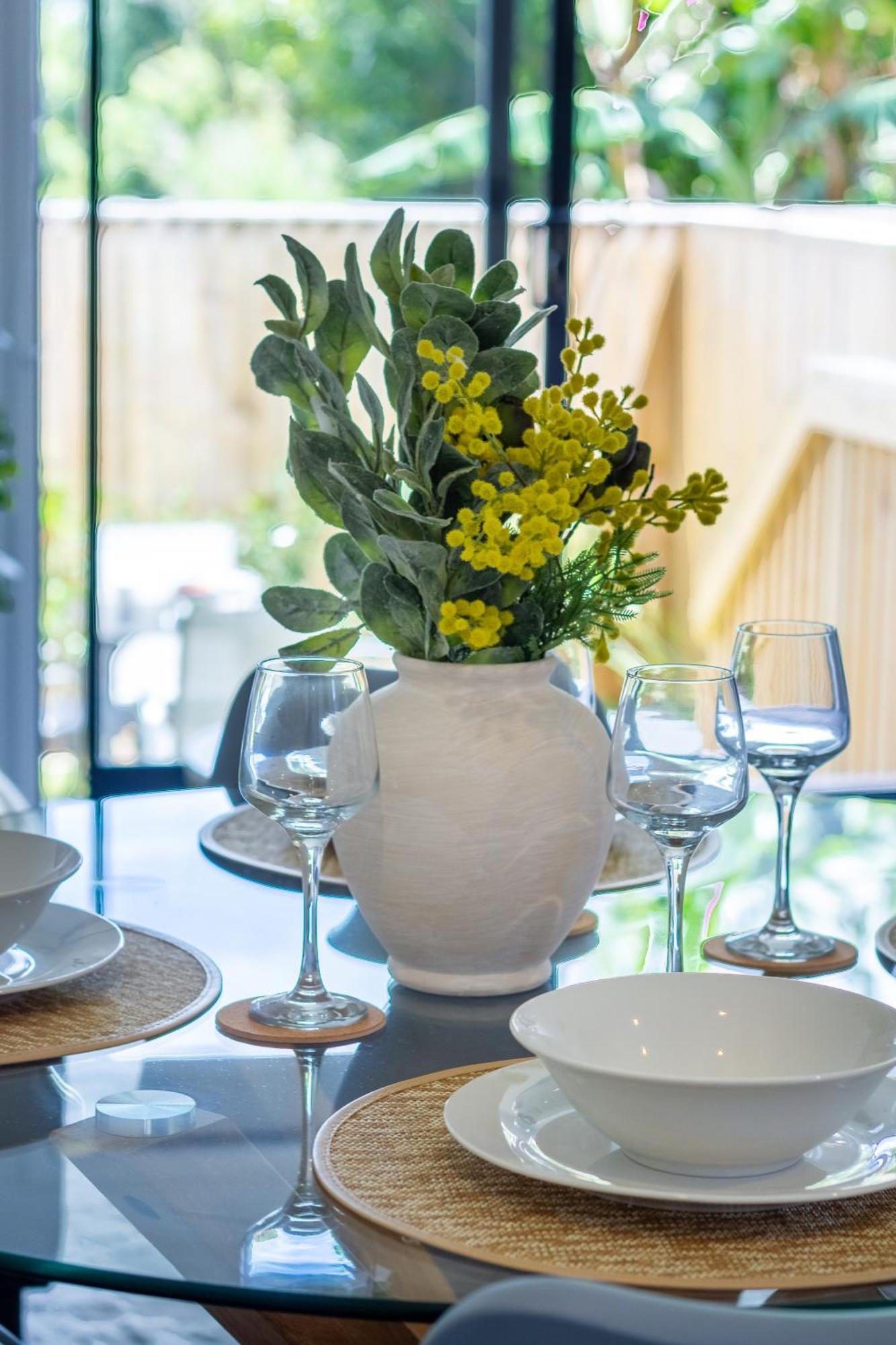 Conveniently Located 2Br Townhouse In West Akl Lejlighed Auckland Eksteriør billede