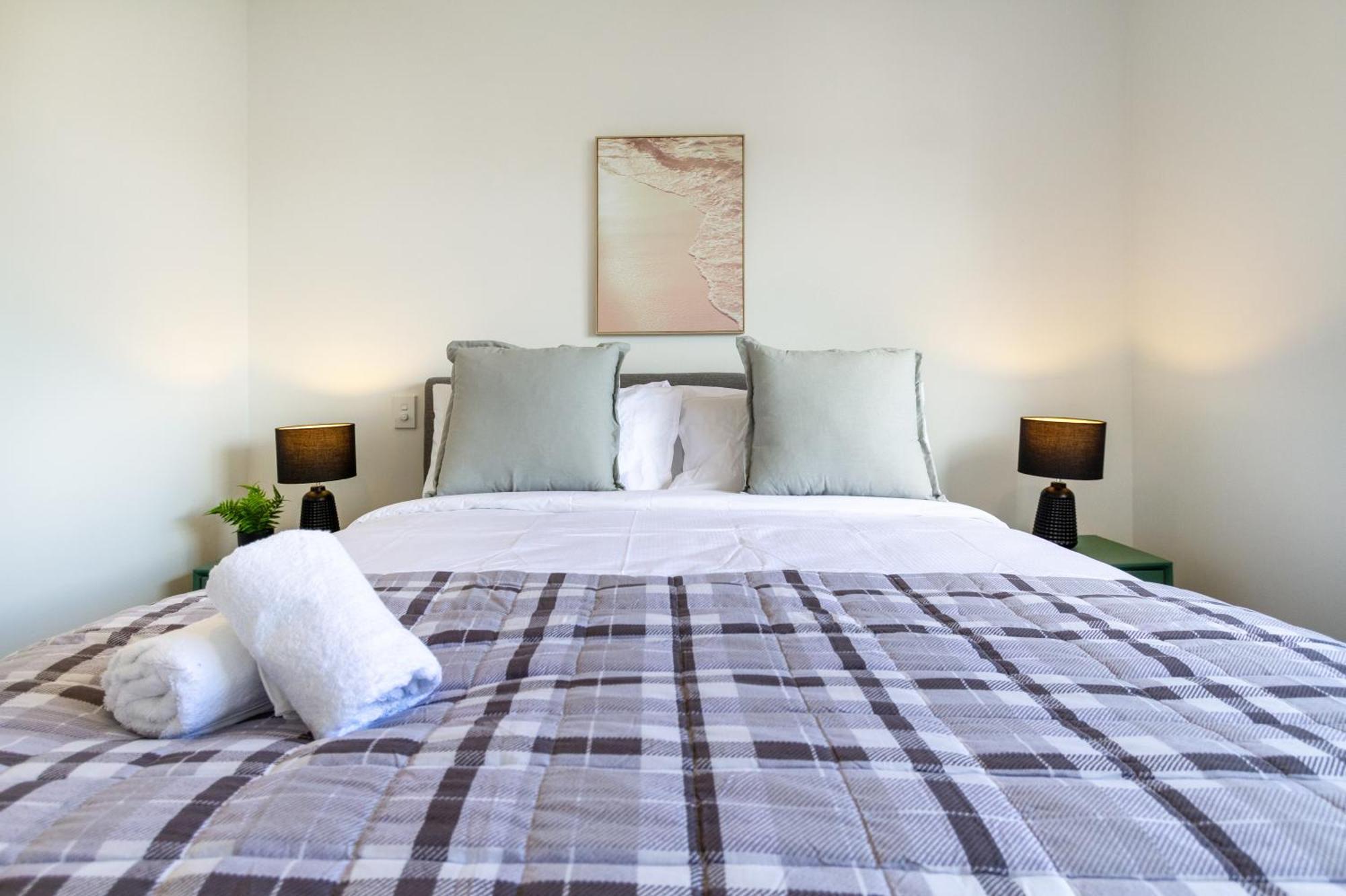 Conveniently Located 2Br Townhouse In West Akl Lejlighed Auckland Eksteriør billede