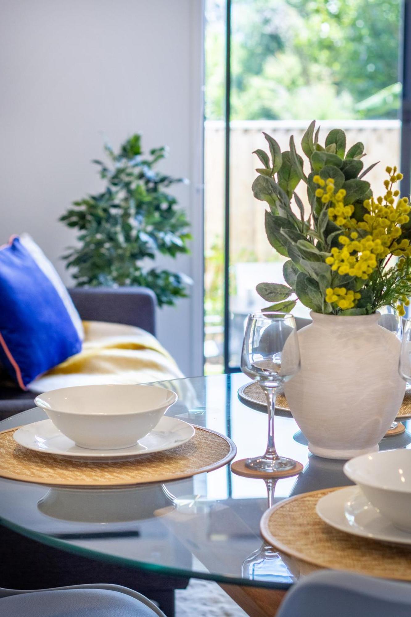 Conveniently Located 2Br Townhouse In West Akl Lejlighed Auckland Eksteriør billede